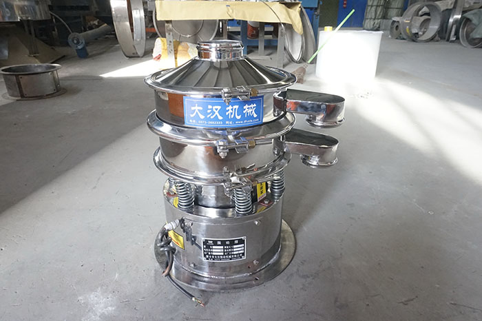 不銹鋼小型振動(dòng)篩材質(zhì)使用不銹鋼與碳制造而成。