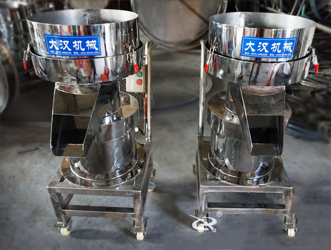 450型過濾篩機(jī)實(shí)拍：?jiǎn)螌舆^濾篩過濾，多用于液體物料的使用。